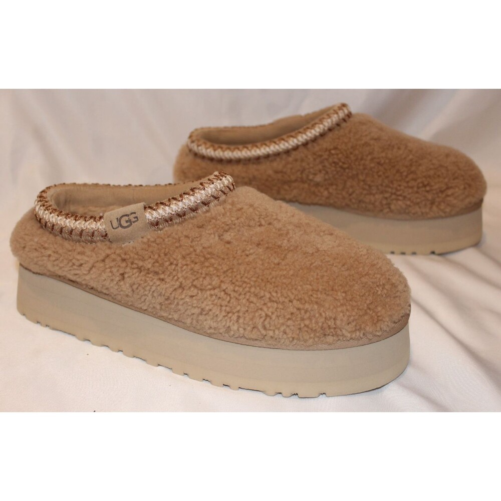 UGG WOMEN'S TAZZ CURLY SHEARLING SLIP ON SLIPPERS SAND NIB‎